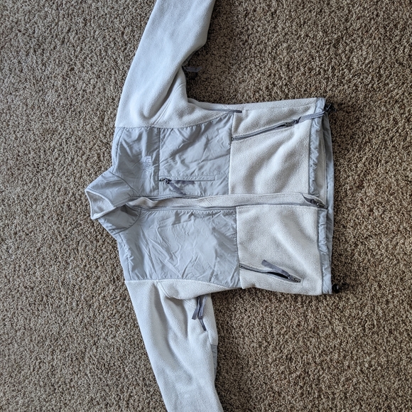 The Northface women's zip up jacket - Picture 3 of 7